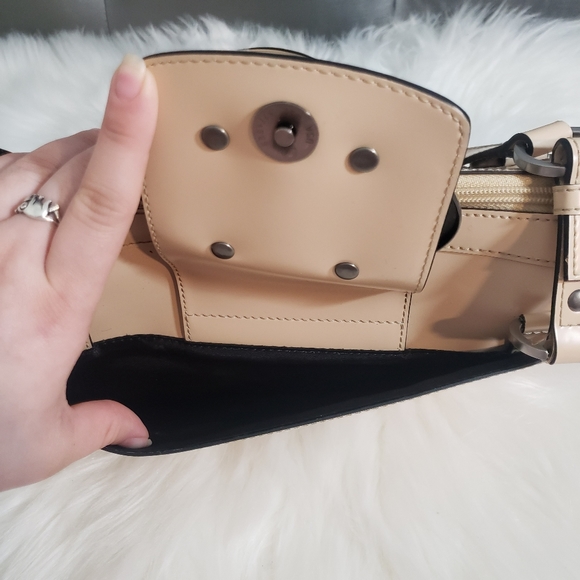 GUESS Handbag - Picture 9 of 16